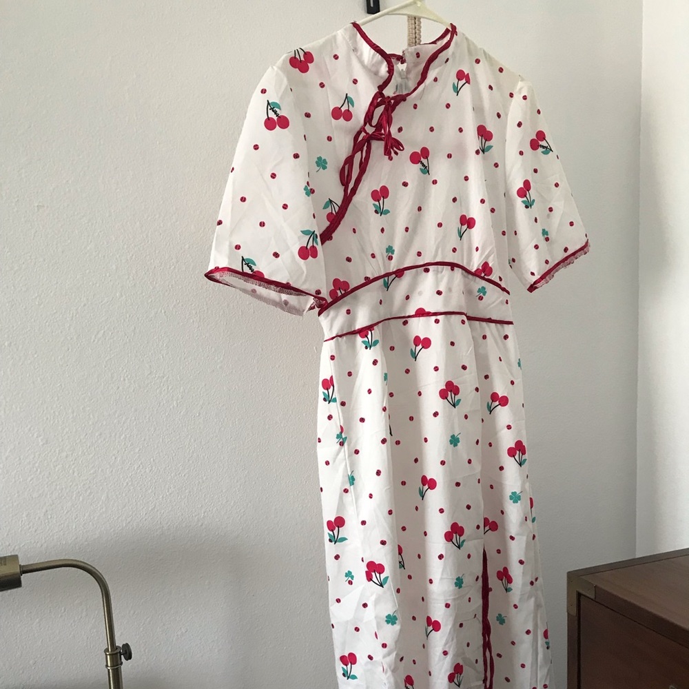 Gorgeous vintage summer dress